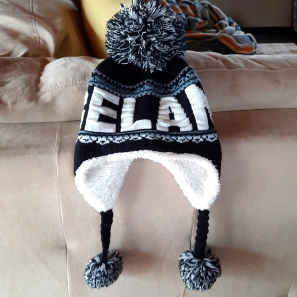 Iceland logo ear flap knit Pompom Hat Touque - Picture 7 of 7